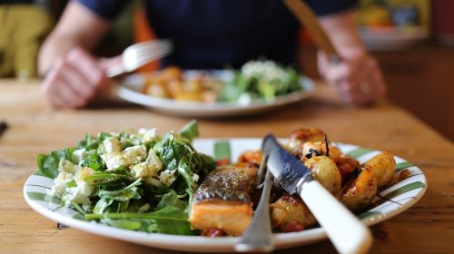 Dinner: Lunchtime Meal Or Teatime Meal?